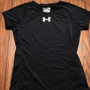 Girls Under Armour heat gear t-shirt.